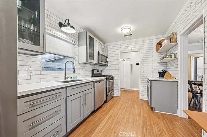 835 N Pine St — Photo 17