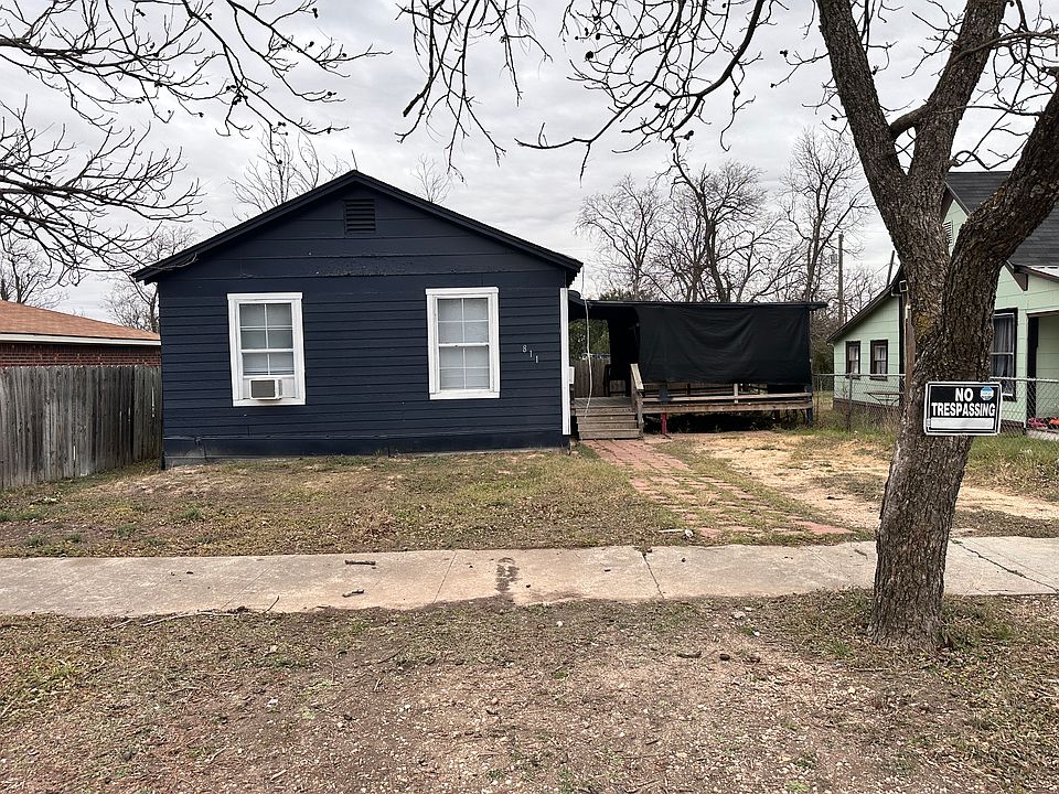 1st image of 811 E Avenue B