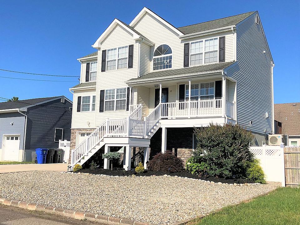 2nd image of 12 Harbor View Ln