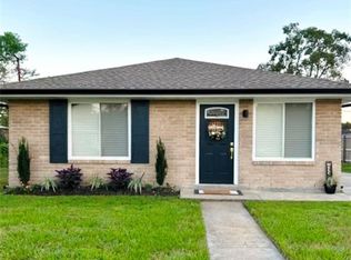 2221 Riverbend Dr, Violet, LA 70092