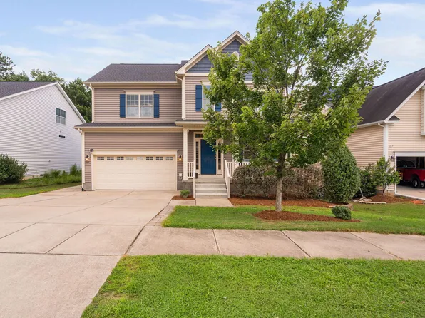 260 Vinewood Pl, Holly Springs, NC 27540