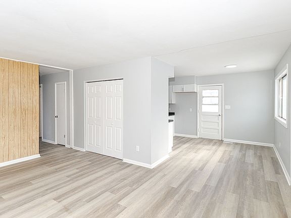 5th image of 3710 Hoyt Ave