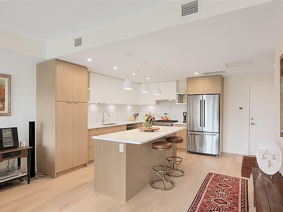 5th image of 5120 Cordova Bay Rd #301