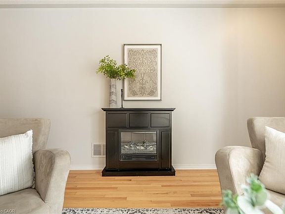 5th image of 70 Morrison Cres