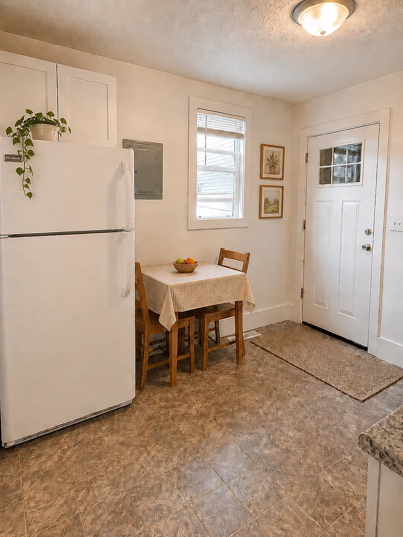 914 18th 1/2 Avenue NE — Photo 4