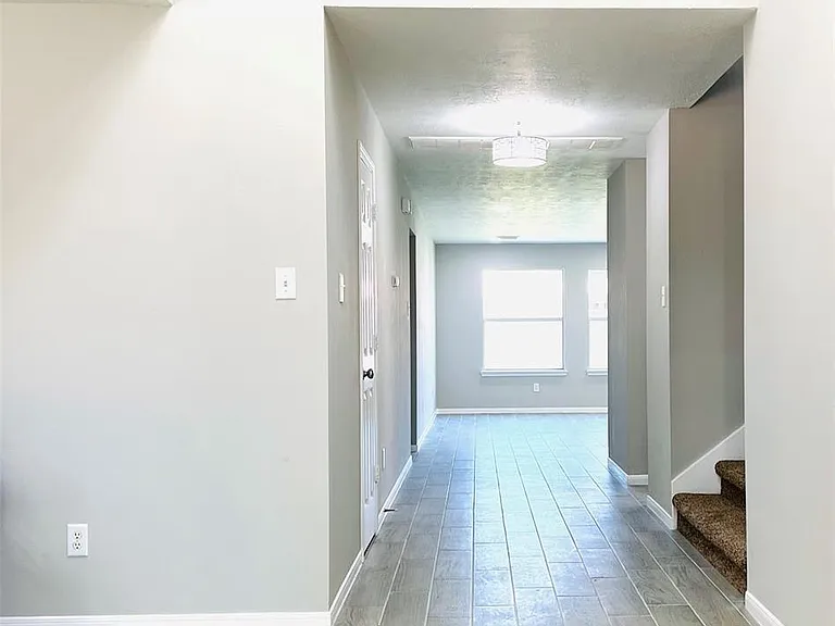 8426 Woodland Knoll Ln — Photo 5