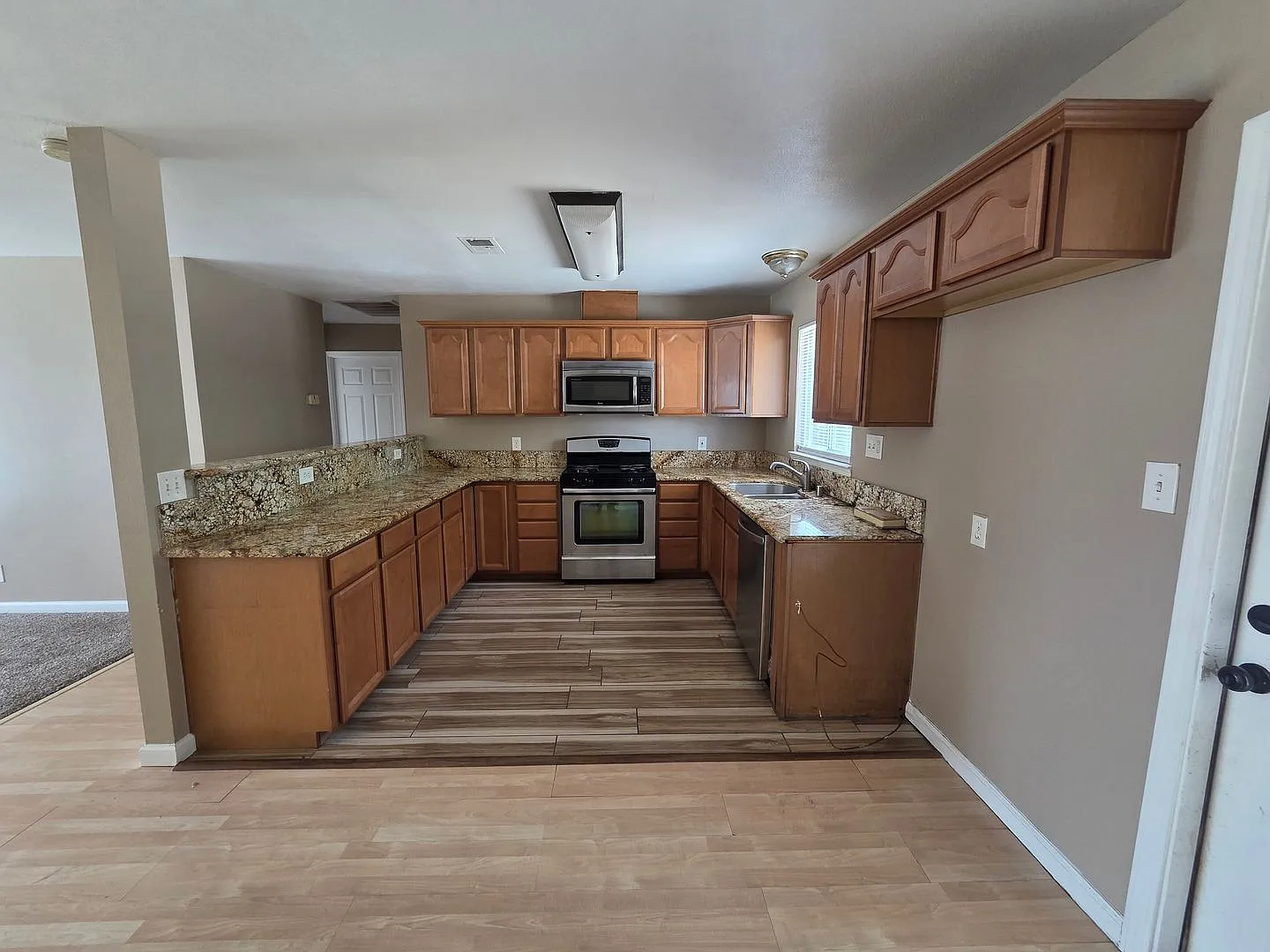 Available Now! 4bx2b House Near Arden Fair Mall & Cal-Expo — Photo 4