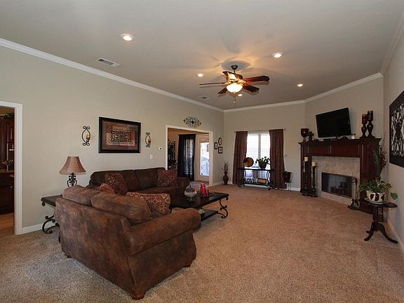 4th image of 2028 Yale Dr