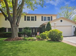 190 Old Mill Grove Rd, Lake Zurich, IL 60047