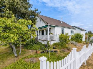 654 Farquhar St, Nanaimo, BC V9R 2E5