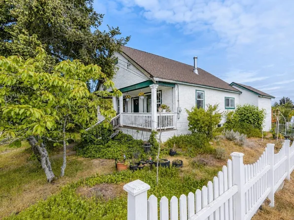 654 Farquhar St, Nanaimo, BC V9R 2E5