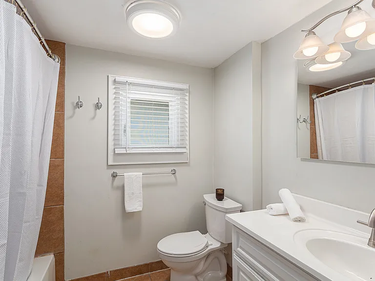 202 N Washington Ave — Photo 17