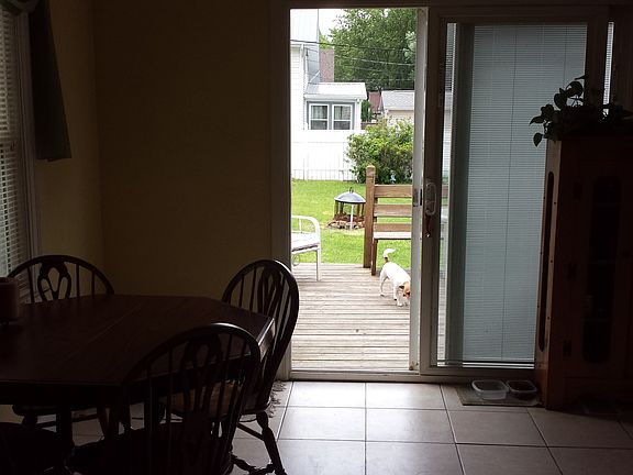 Dining/patio to deck