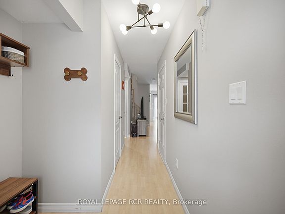 2nd image of 31 Alderbrook Pl E
