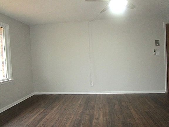 2nd image of 105 Paradise Ct #10639744