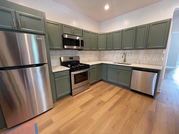 5th image of 4858 W Warwick Ave #2