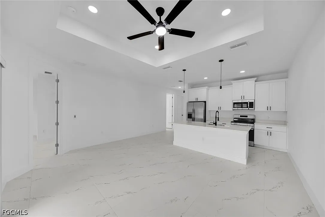 3 bed, 2.0 bath, 1200 sqft, $1,800 — Photo 4