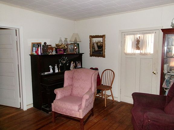 4th image of 413 Kerns Church Rd