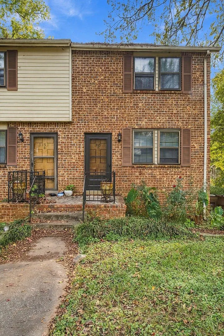 Awesome 2-bedroom, 1.5-bathroom duplex in charming Donelson! — Photo 1