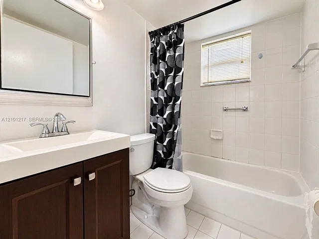 3 bed, 2.0 bath, 880 sqft, $2,700 — Photo 2