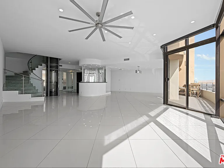 4267 Marina City Dr #Penthouse 4 — Photo 9