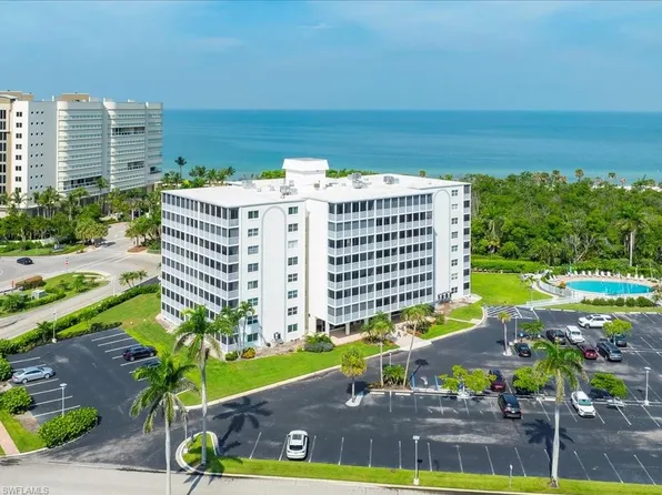 1 Bluebill AVE #302, NAPLES, FL 34108