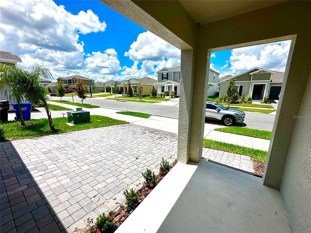 4 bed, 2.0 bath, 1936 sqft, $2,400 — Photo 4
