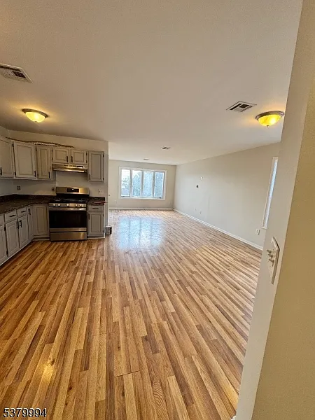 3 bed, 2.0 bath, $2,300 — Photo 3