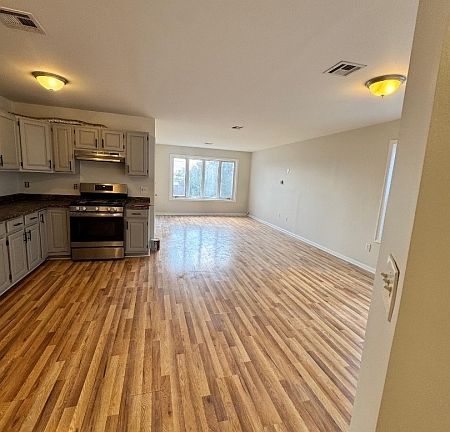 3rd image of 117 Elizabeth Ave