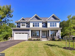 10206 Blake Ln, Oakton, VA 22124