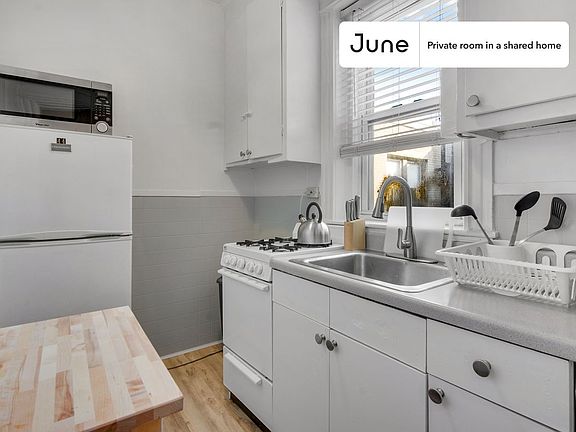 4th image of 211 Park Dr #B