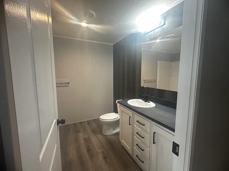 588 Hamilton St — Photo 5
