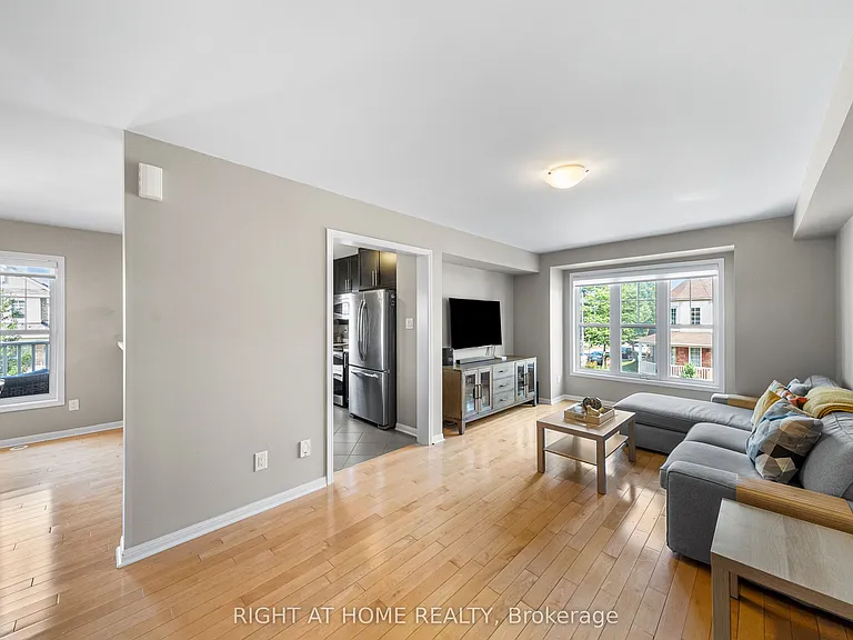 291 Woodley Cres — Photo 9