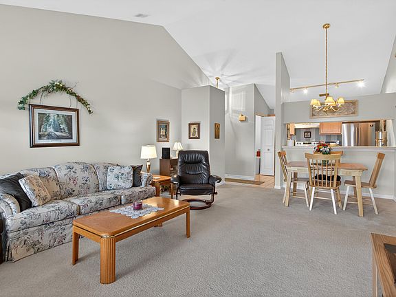 4th image of 773 W Barrington Cir