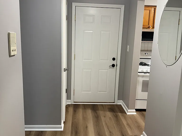 9143 S Roberts Rd — Photo 1