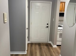 9143 S Roberts Rd, Hickory Hills, IL 60457