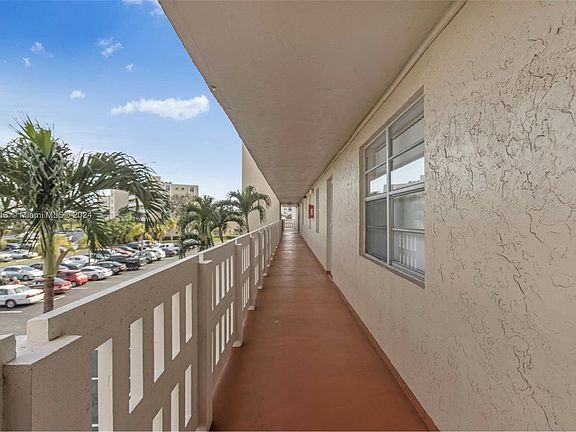 4th image of 311 SE 3rd St APT 304