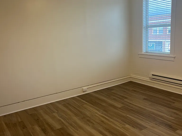 1237 Commerce Ave #10 — Photo 4