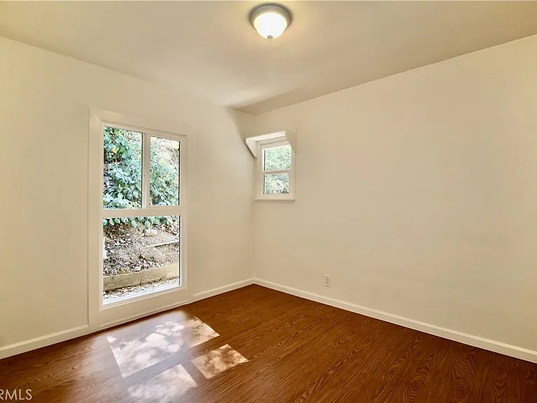 21470 Providencia St — Photo 10