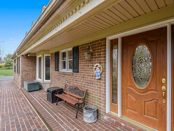 3rd image of 2908 Melanie Ln