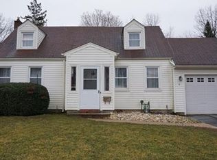 9 Country Club Dr, Colonia, NJ