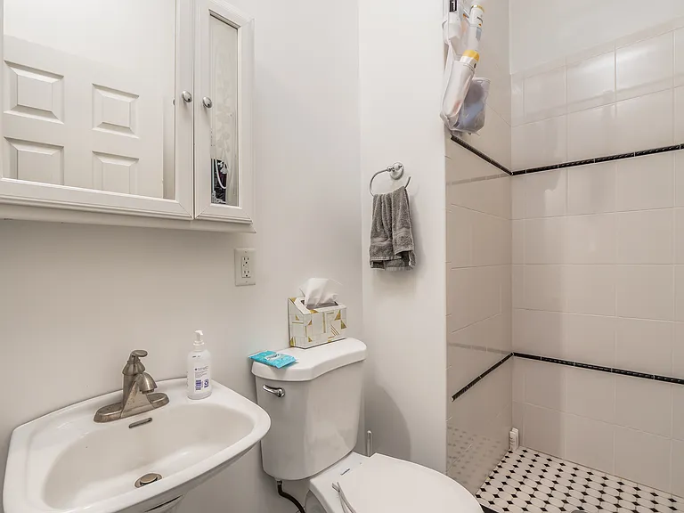 30 Gloucester St #3 — Photo 14
