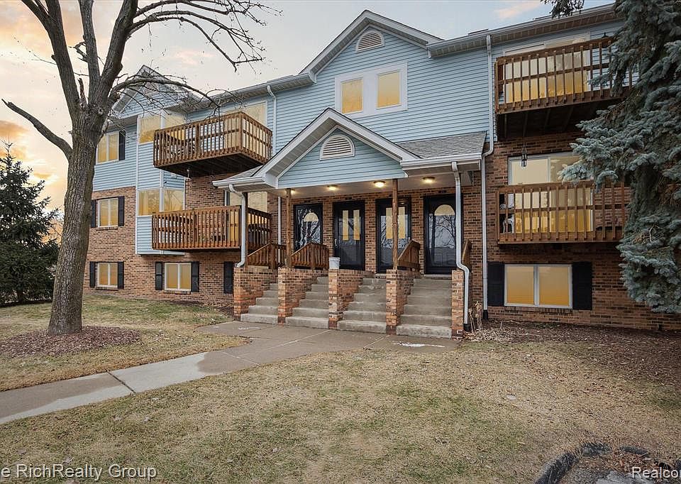 1st image of 313 Pinewood Cir #313