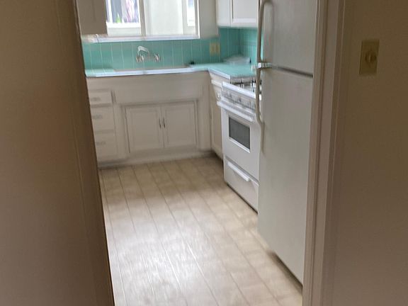 2nd image of 3214 S Barrington Ave #H