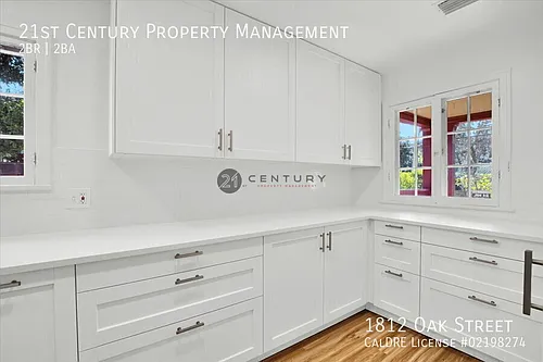 1812 Oak St Photo 1