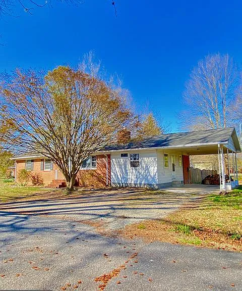 6226 Townsend Dr — Photo 2