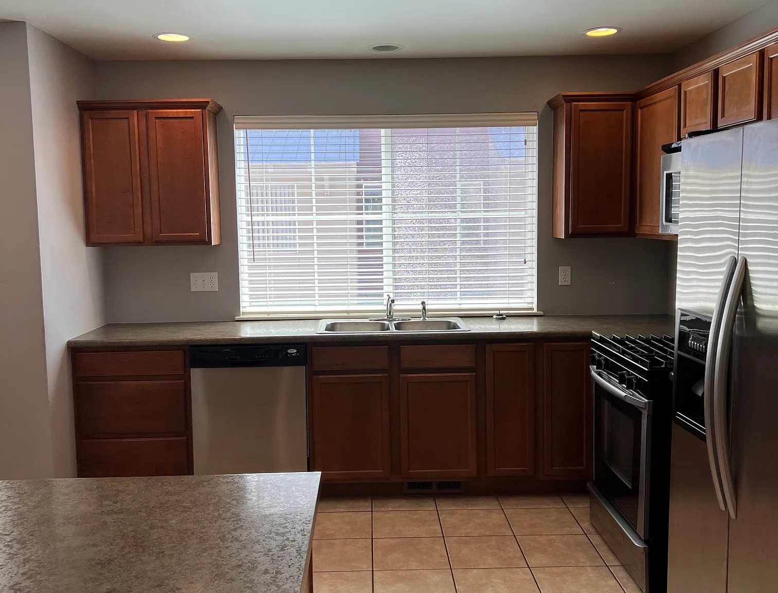 3 bed, 2.5 bath, 1356 sqft, $3,050 — Photo 4