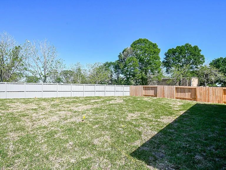 2720 Bryan Grove Ln — Photo 32