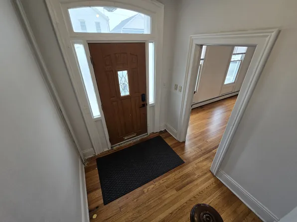 588 6th Ave Floor 1, Watervliet, NY 12189