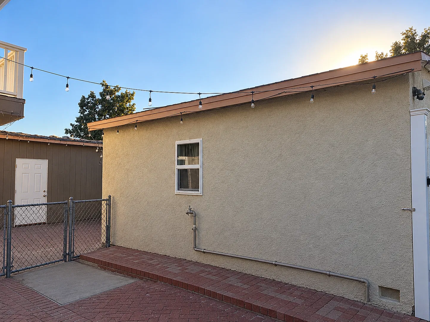 Studio, 2072 sqft, $1,500 — Photo 3